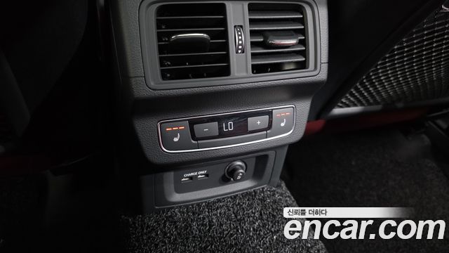 Audi SQ5 2022 — photo 24
