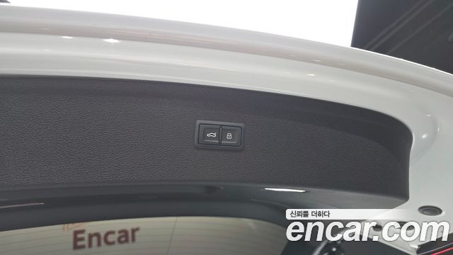 Audi SQ5 2022 — photo 38