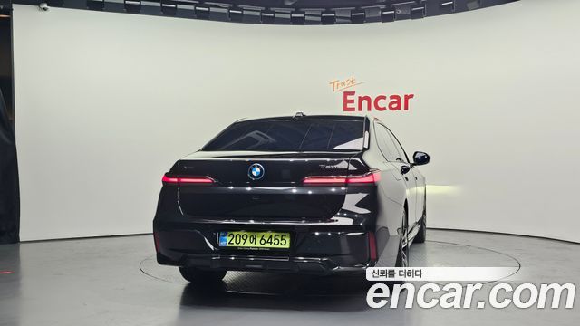 BMW 7-Series 2025 — photo 4
