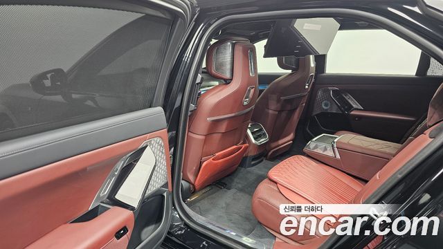 BMW 7-Series 2025 — photo 11