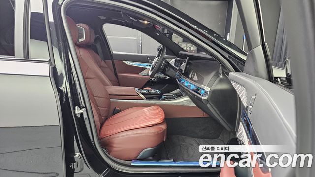 BMW 7-Series 2025 — photo 12