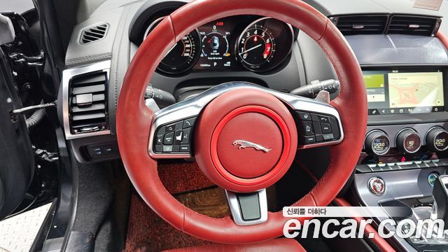 Jaguar F-TYPE 2019 — photo 11