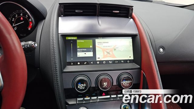 Jaguar F-TYPE 2019 — photo 12