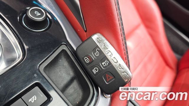 Jaguar F-TYPE 2019 — photo 18
