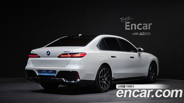 BMW i7 2023 — photo 2