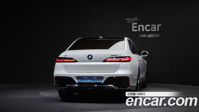 BMW i7 2023 — photo 4