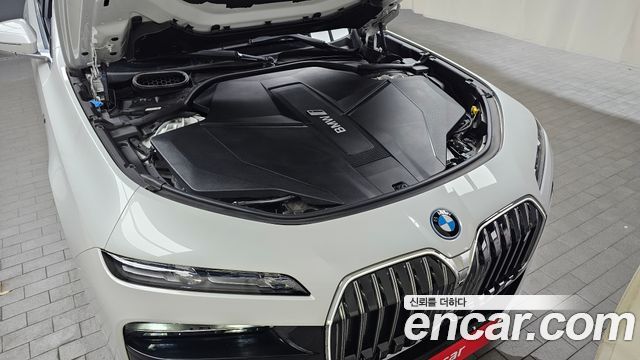 BMW i7 2023 — photo 6