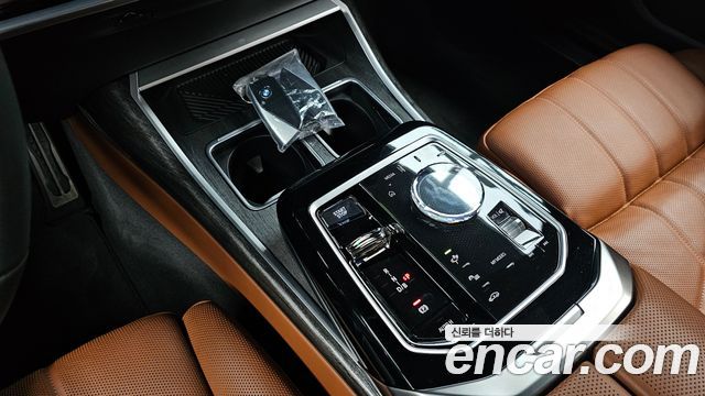 BMW i7 2023 — photo 12