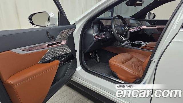 BMW i7 2023 — photo 13