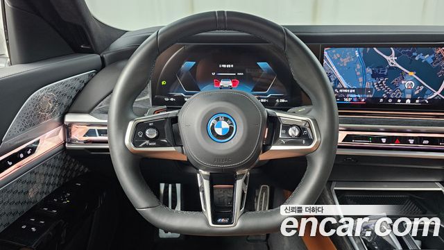 BMW i7 2023 — photo 18