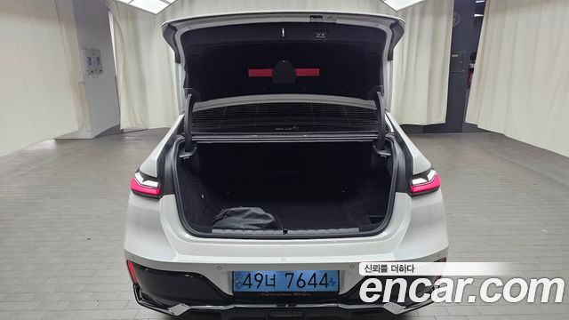 BMW i7 2023 — photo 22