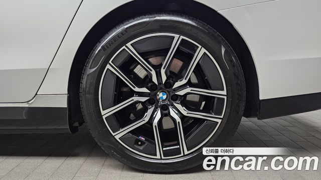 BMW i7 2023 — photo 7
