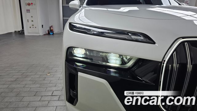 BMW i7 2023 — photo 8