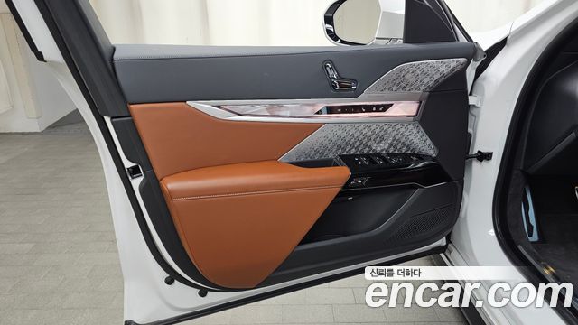 BMW i7 2023 — photo 14