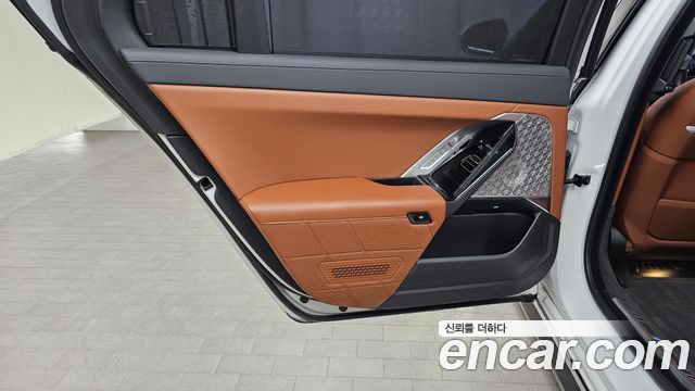 BMW i7 2023 — photo 15