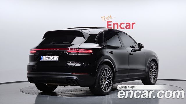 Porsche Cayenne 2023 — photo 2