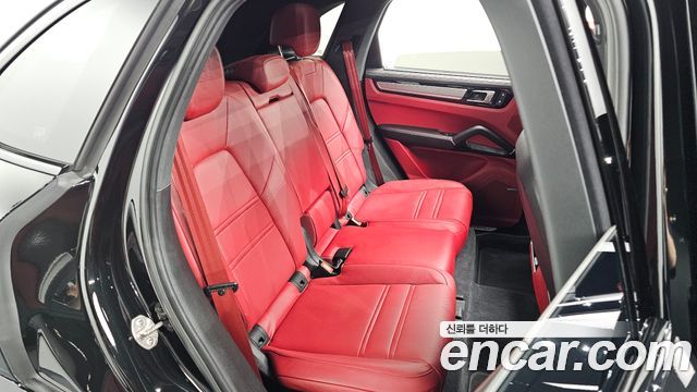 Porsche Cayenne 2023 — photo 17