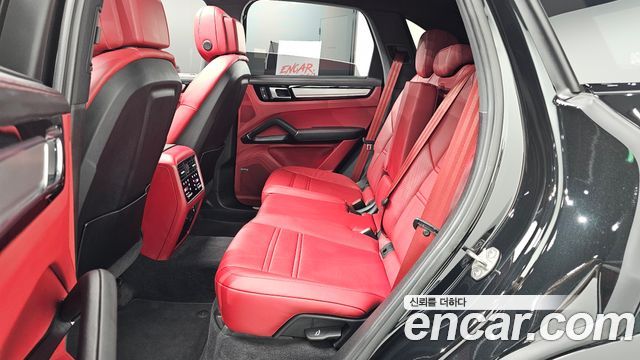 Porsche Cayenne 2023 — photo 18