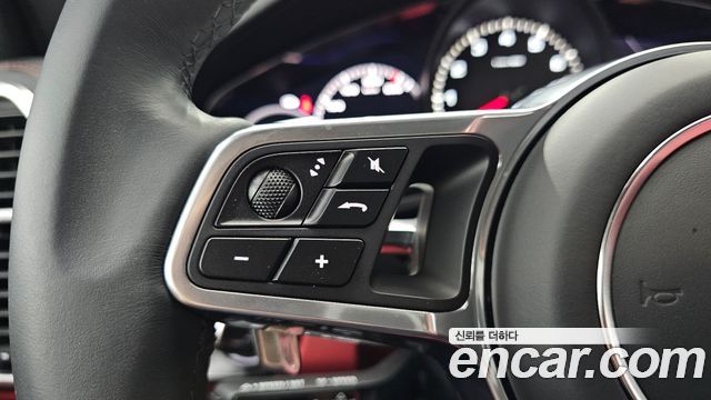 Porsche Cayenne 2023 — photo 24