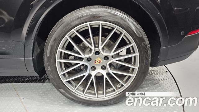 Porsche Cayenne 2023 — photo 7