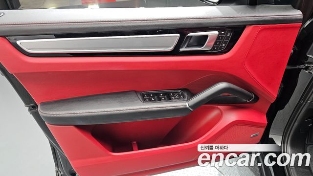 Porsche Cayenne 2023 — photo 14