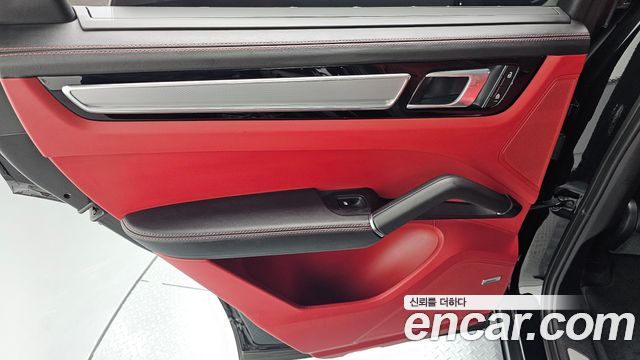 Porsche Cayenne 2023 — photo 15