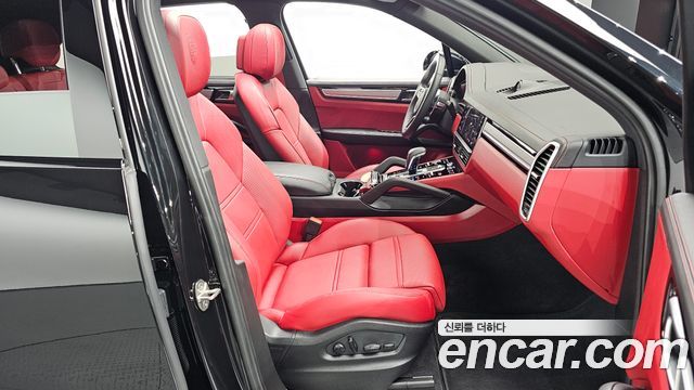 Porsche Cayenne 2023 — photo 16