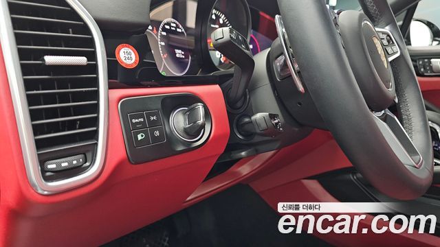 Porsche Cayenne 2023 — photo 27