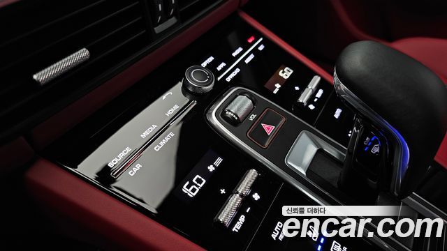 Porsche Cayenne 2023 — photo 28