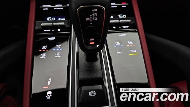 Porsche Cayenne 2023 — photo 29