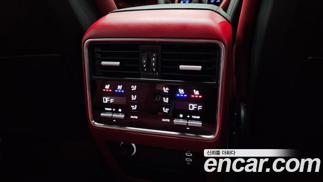 Porsche Cayenne 2023 — photo 33