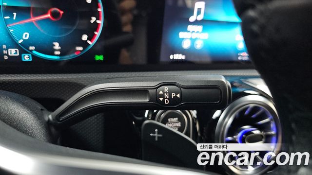 Mercedes-Benz A-Class 2021 — photo 12