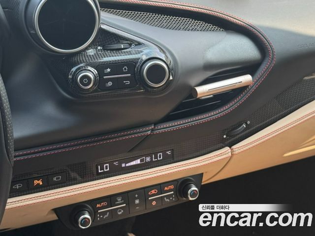 Ferrari F8 2022 — photo 10