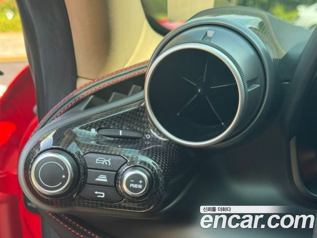 Ferrari F8 2022 — photo 11