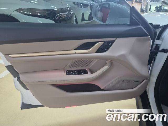 Porsche Taycan 2025 — photo 11