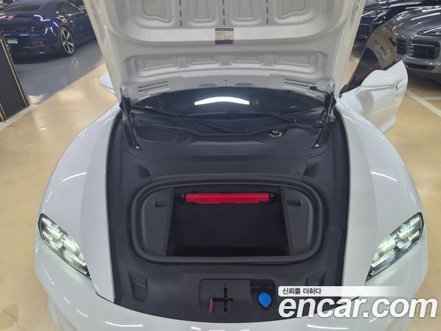 Porsche Taycan 2025 — photo 13