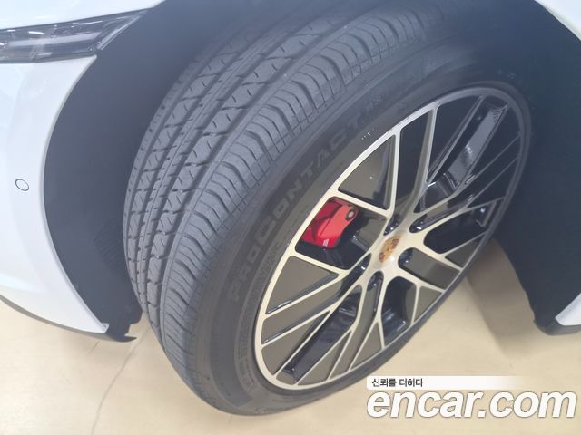 Porsche Taycan 2025 — photo 18