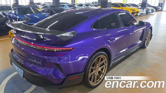 Porsche Taycan 2025 — photo 2