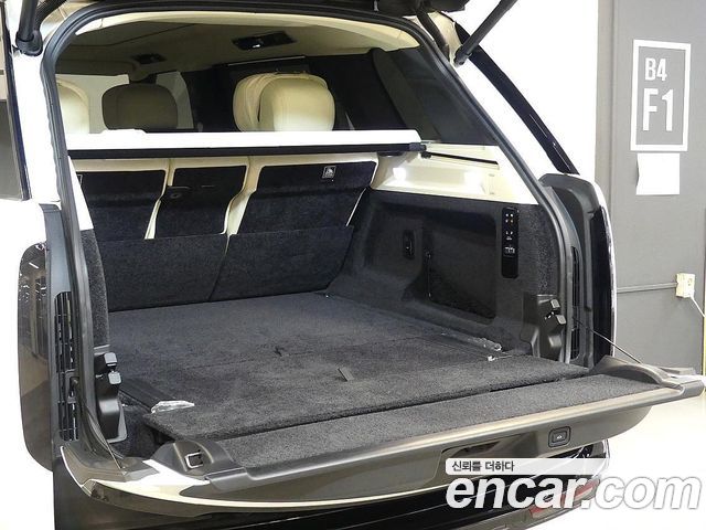 Land Rover Range Rover 2023 — photo 9