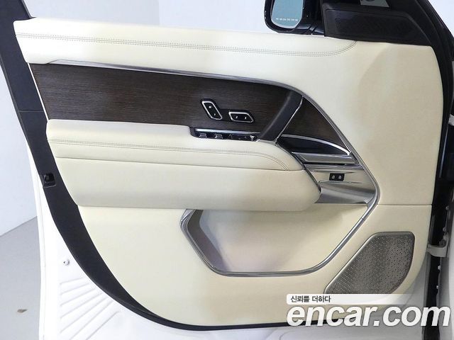 Land Rover Range Rover 2023 — photo 10