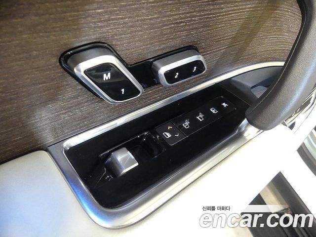 Land Rover Range Rover 2023 — photo 16