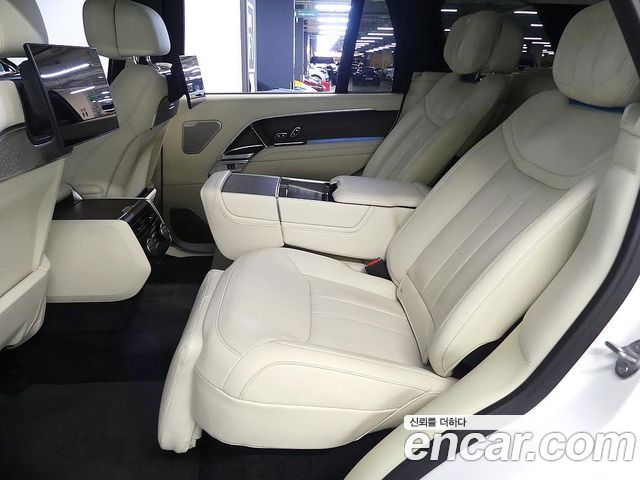 Land Rover Range Rover 2023 — photo 17