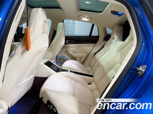Porsche Panamera 2018 — photo 9