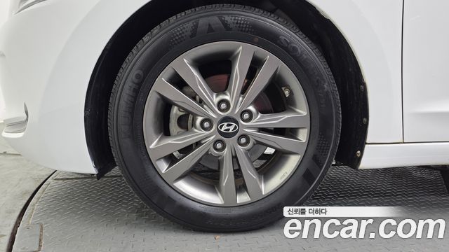 Hyundai AVANTE 2016 — photo 5