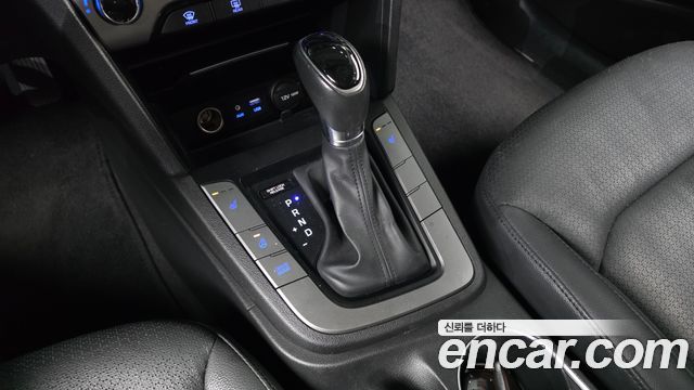 Hyundai AVANTE 2016 — photo 9