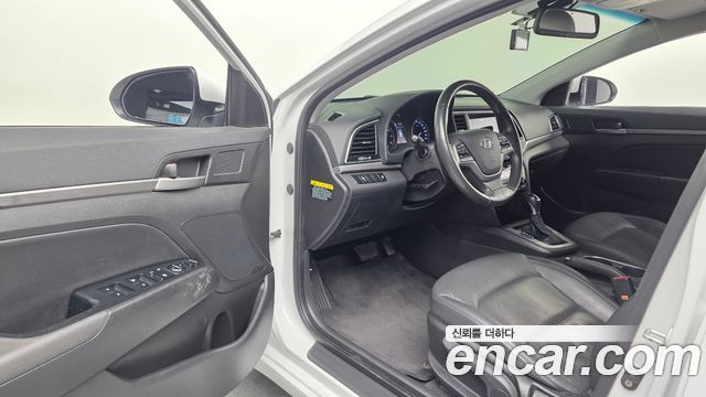 Hyundai AVANTE 2016 — photo 10