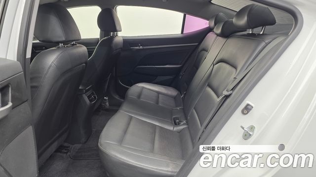 Hyundai AVANTE 2016 — photo 12