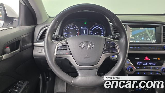 Hyundai AVANTE 2016 — photo 13