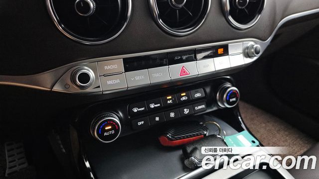 Kia Stinger 2018 — photo 31