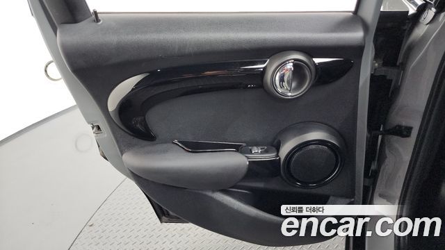 Mini Cooper 2022 — photo 15